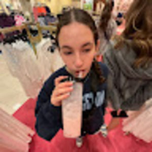 Meet your Posher, Olivia